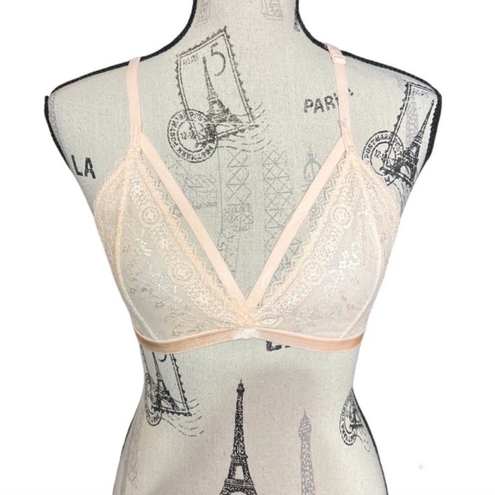 Cream Lace Underwire Bra with Vintage Elegance